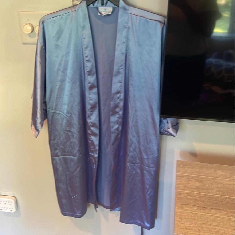 Ladies Belted Satin Robe - Picture 2 of 4